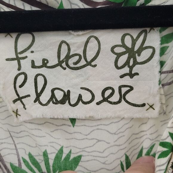 3 For$20 Field Flower Cream Gray top w/ Green flowers size NA looks like a S - Picture 2 of 6